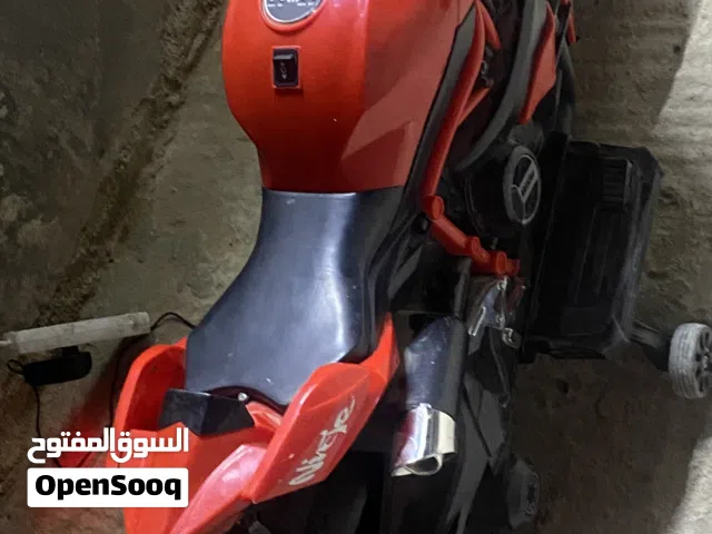 سيارة أطفال