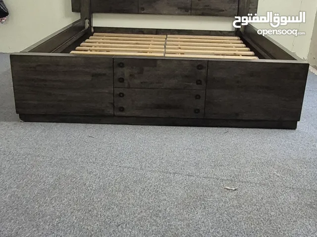 تخت مجوز مع.فرشة180/200 مقاسه