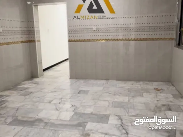 شقق للايجار حي صنعاء طابق اول مساحة الشقة 130متر
