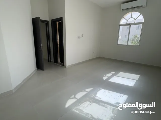 200m2 4 Bedrooms Apartments for Rent in Muscat Ghubrah
