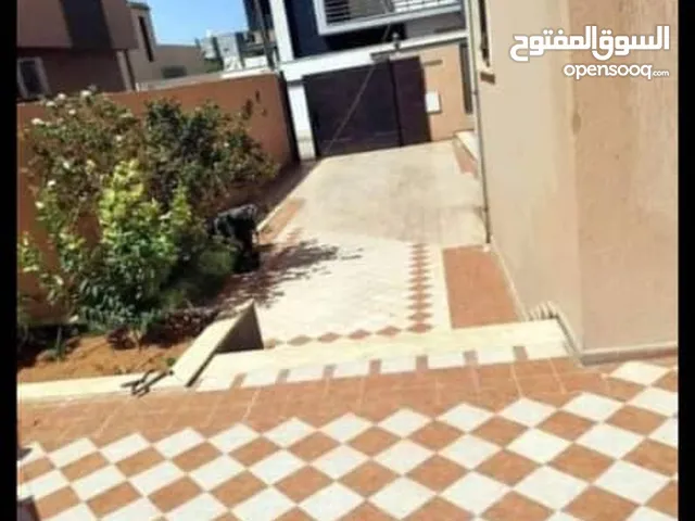 250 m2 More than 6 bedrooms Townhouse for Sale in Tripoli Ain Zara