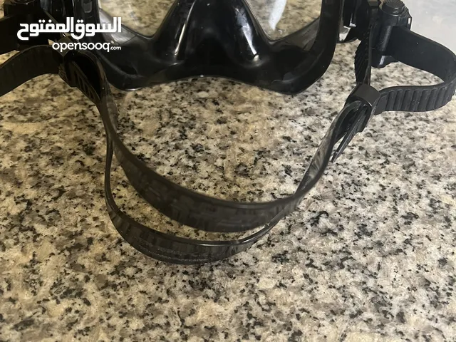 diving goggles أو diving mask. From Cressi Use one month
