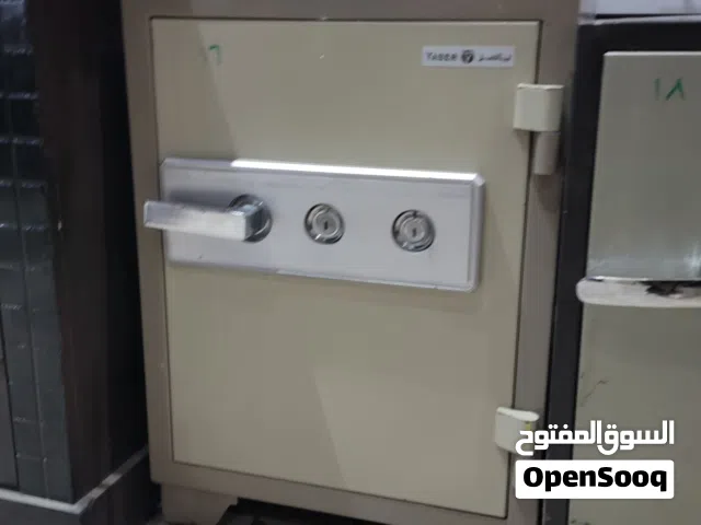 عرط خزنه نقود مستخدم نضيف