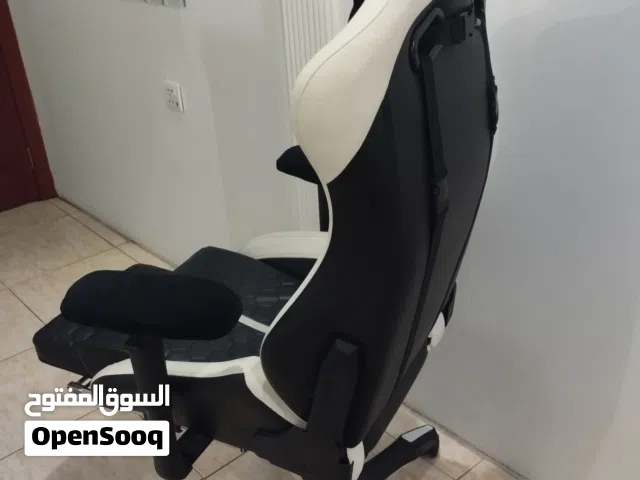 كرسي العاب  فخم شبه جديد للبيع