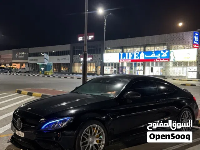 � مرسيدس C63s AMG كوبيه 2017 خليجي V8 توين تيربو داخل أحمر بانوراما نظيفة جدًا �