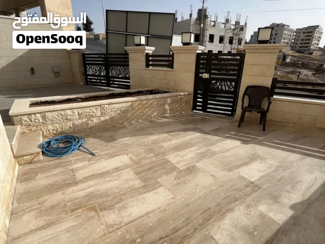 بالتقسيط ارضية في ديرغبار 220مع ترس و كراج خاص بتشطيبات فندقية و تدفئة تحت البلاط