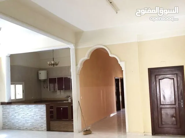 300 m2 More than 6 bedrooms Villa for Sale in Benghazi Qar Yunis
