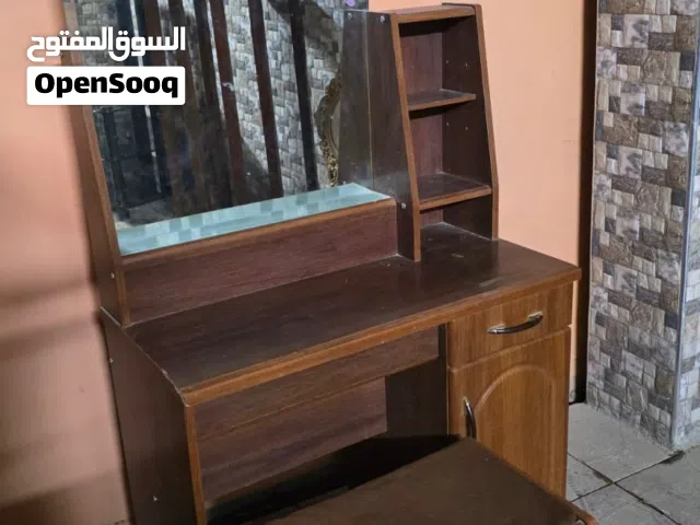 ميز تواليت مستعمل نظيف اي شخط مابي السعر 60 الف