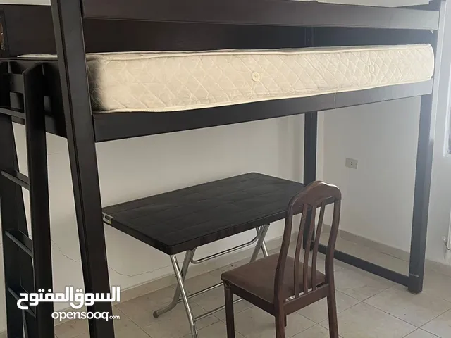 تخت مون من خشب الزان مع فرشة السعر 200 دينار قابل للتفاوض