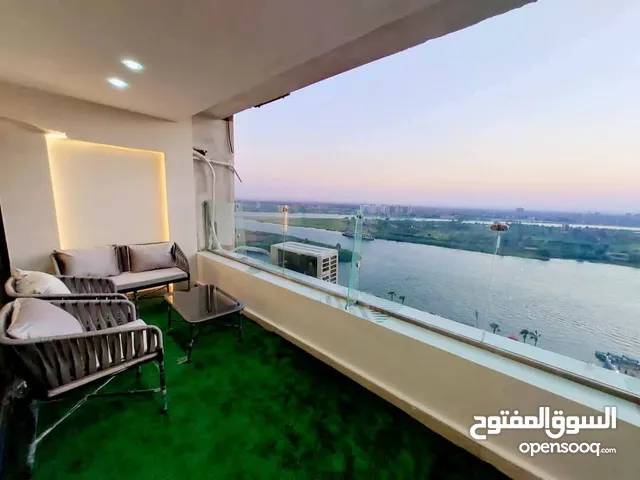 شقة فندقية للإيجار اليومي للعائلات علي النيل مباشرة كورنيش المعادى فرش مودرن سوبر لوكس 4 غرف  مكيفة