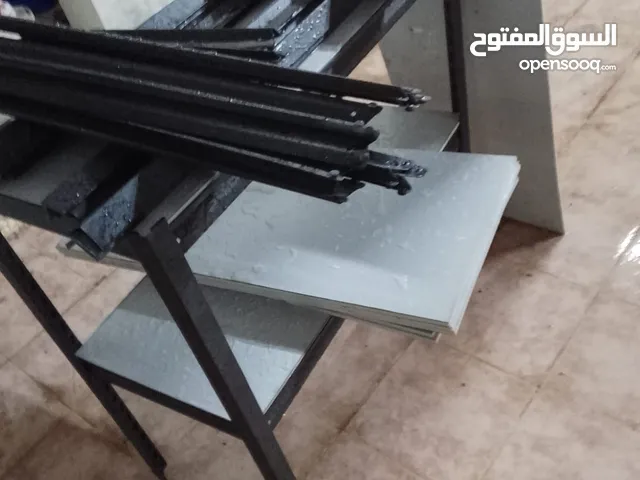 مجموعة رفوف.