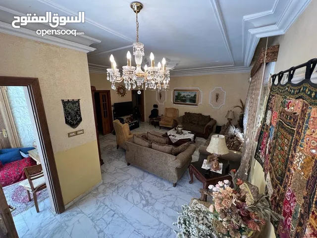 دابوق فيلا مستقله فلات موقع مميز مقابل حدائق الحسين وقرب ستي مول