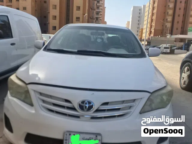 2013 تويوتا كورولا Standard