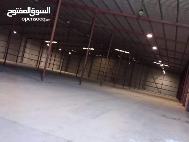هنجر مساحه 4000 متر للبيع على أرض مساحتها 10500 متر