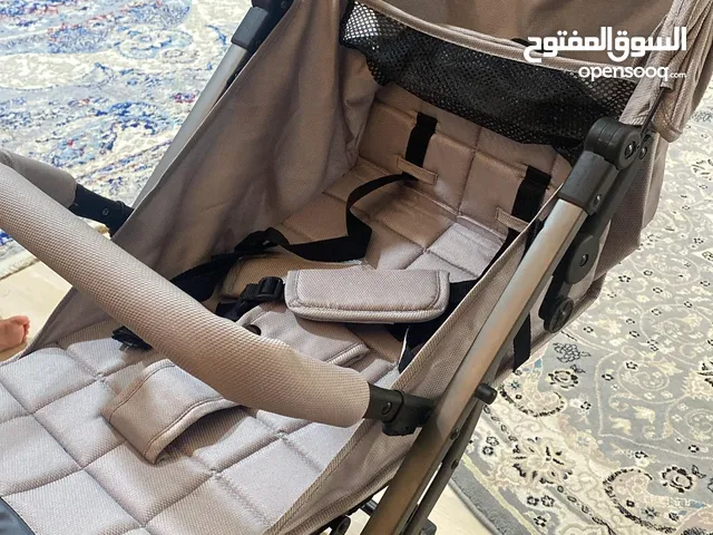 عربة أطفال