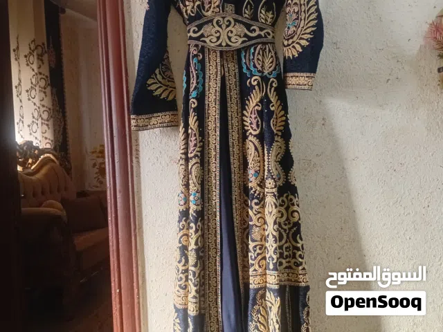 اثواب وفساتين