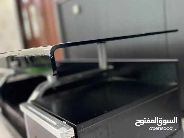 طاولة غرفة الجلوس و التلفاز