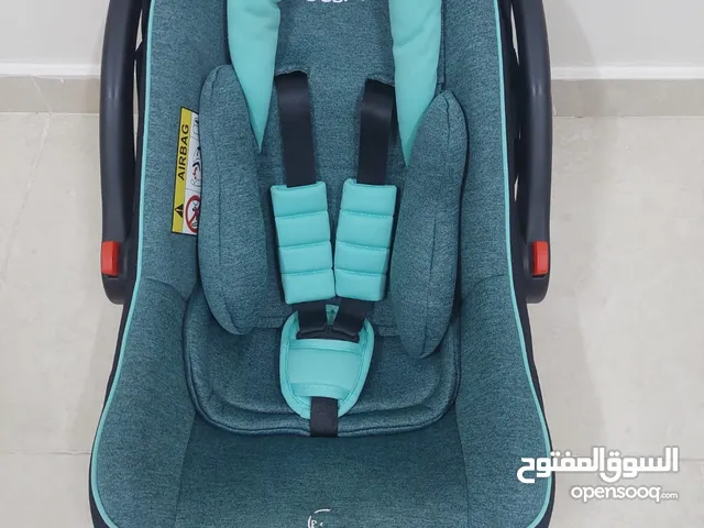 8 Rials GIGGLES Carrycot / Car Seat (Very Good Condition)