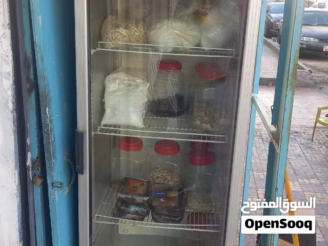 ثلاجة عرض بحالة جيدة جدا تعمل بشكل ممتاز بسعر 150 دينار مستعمله بحاله الوكاله