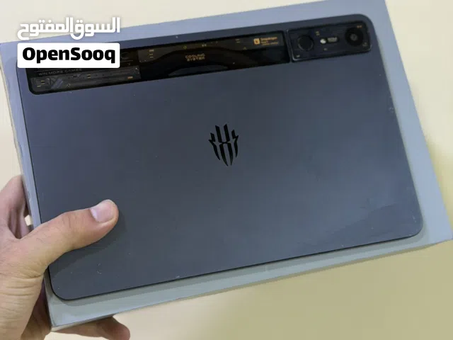 Red magic nova مستخدم.  كامل ملحقات شاحن + سماعه + كفر + روت.مع هاك ببجي