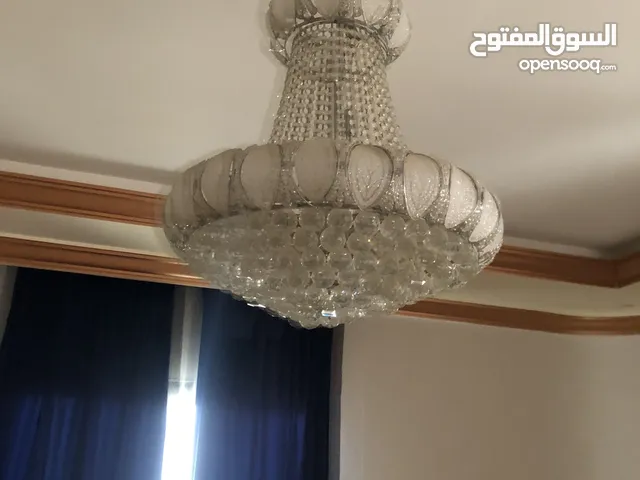 للبيع طاولات و تسريحة وستاير مستعملة