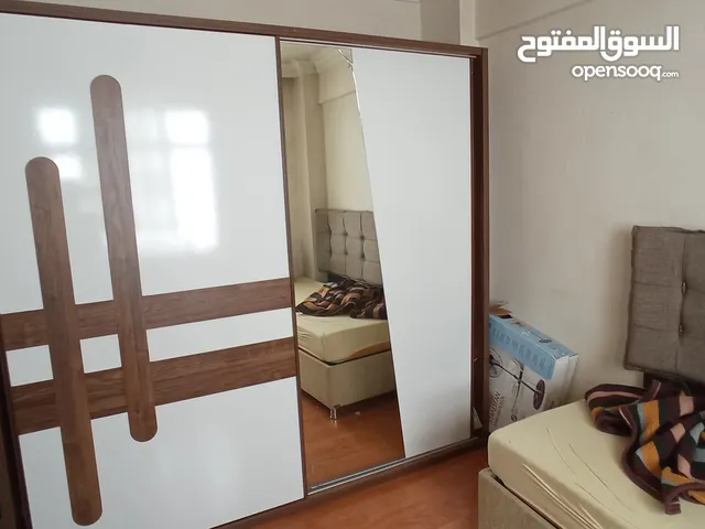 ثلاجة + غسالة + فرن مع غاز + خزانة ملابس متوفره في منطقة yeni bosna