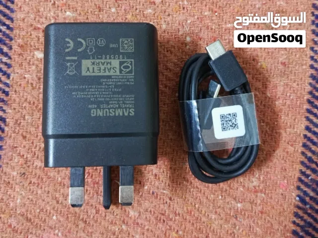 للبيع شاحن 45 واط غير مستخدم جهاز S23