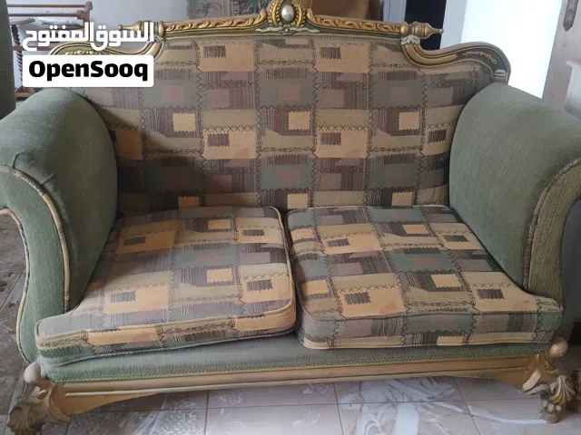 طقم انتريه 2 كنبة و 2 كرسي و مكتبة و ترابيزة رخام هندي