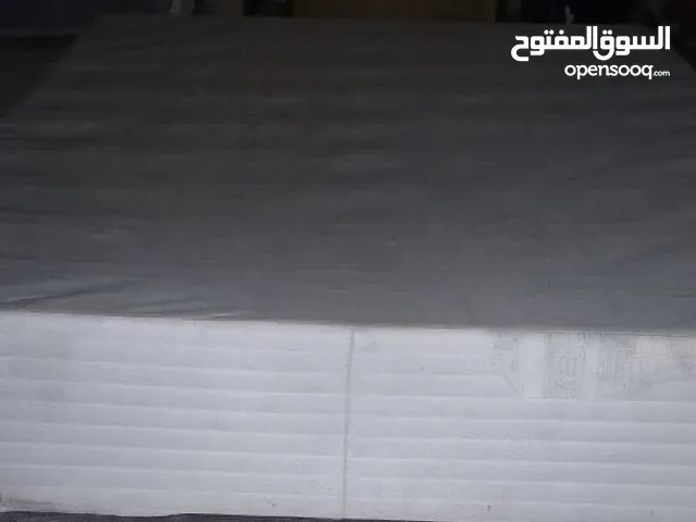 تخت مجوز كوين سايز نوعه بوكس مع فرشة زمبركية للبيع