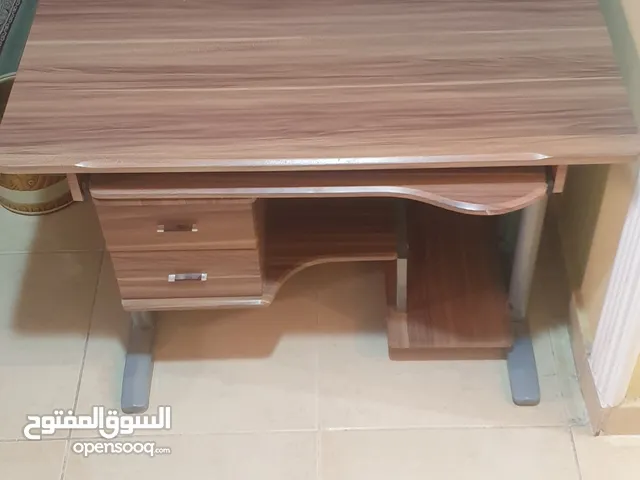 للبيع طاولة كمبيوتر