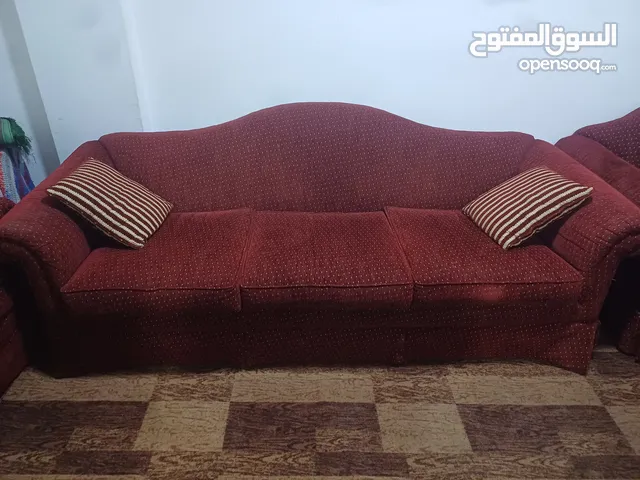 طقم كنب بحاله جيده 7 مقاعد