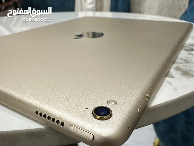 iPad Pro مقاس 9.7 بوصة، سعة 128 جيجابايت، أنيق ونظيف
