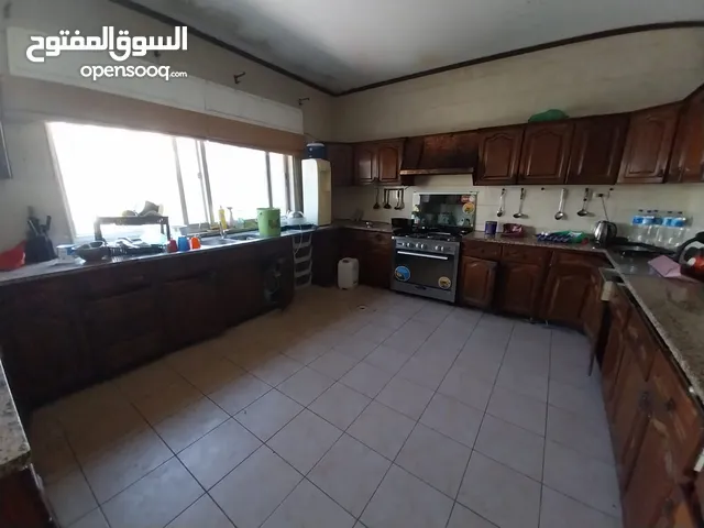 450 m2 More than 6 bedrooms Villa for Sale in Amman Um El Summaq