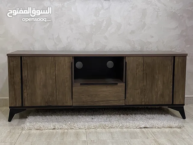 طاولة تلفزيون جديدة بتصميم عصري تفصيل عند نجار للبيع
