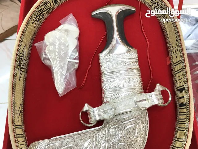 خنجر عماني بقرن زرأف هندي ، صياغة  مميزة