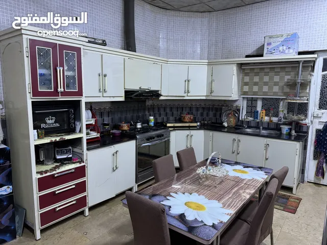 كاونتر المنيوم ،ثلاجة ، طباخ، اوفن