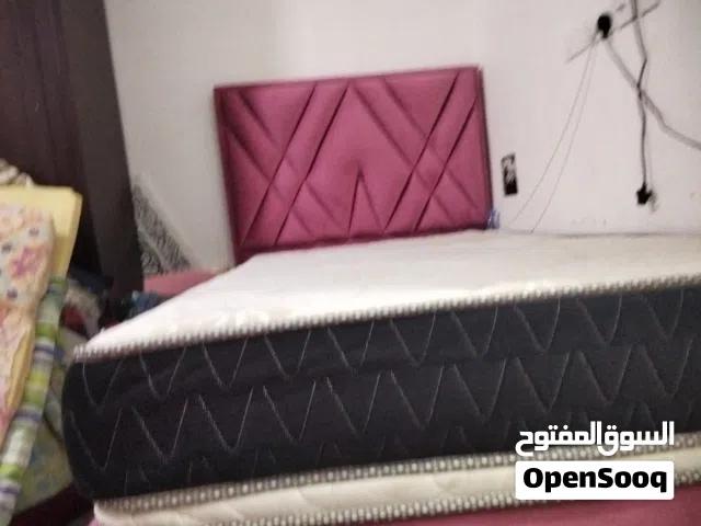 سرير مع دوشق للبيع