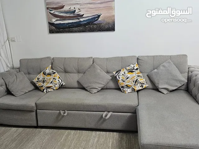 كنب زاوية كبير فخم قابل للتمدد ليصبح سرير مستعمل شبه جديد خامته ممتازة. في جزيرة الريم في ابو ظبي