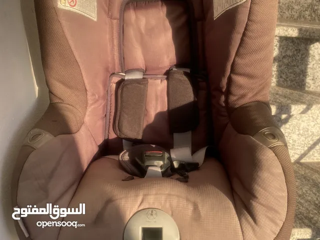 كرسي سيارة للطفل