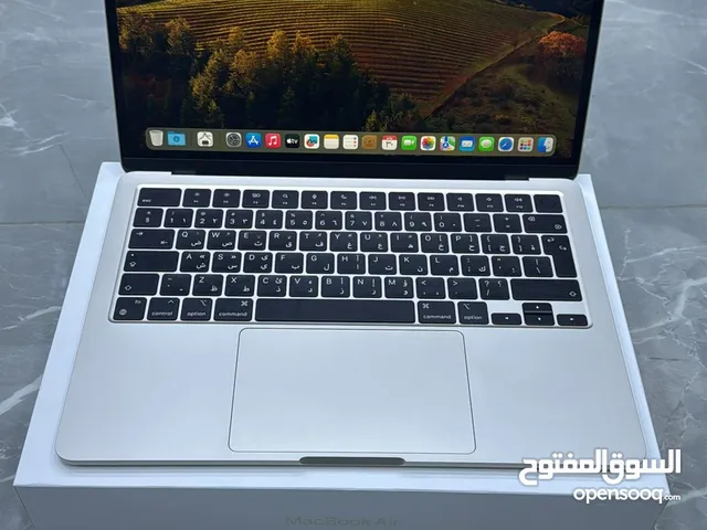 للبيع macbook air موديل 2022 بحالة ممتازة كالجديد مع كرتونه