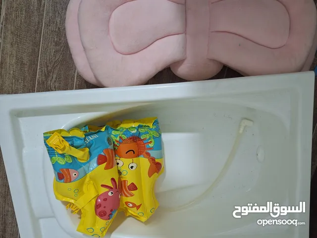 babybathtub ,swim suit,feeding pillow all 5bd