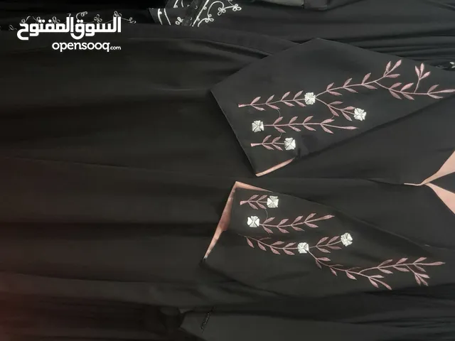 عبايات طراز جديدة بأسعار جيدة