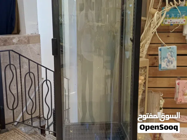 ثلاجه زجاجيه شبه جديده