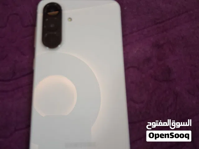 جالاكسي A56 من سامسونج – هاتف جديد باللون الأبيض وذاكرة 256 جيجابايت