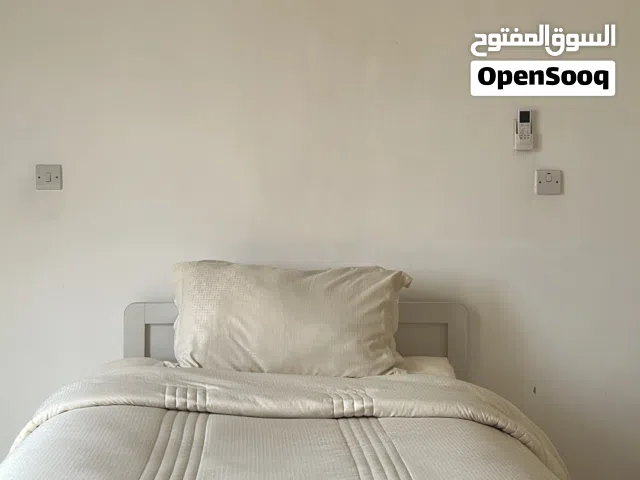 سرير مفرد مع مرتبة وأدراج للتخزين للبيع