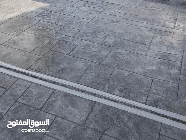 صبة ارضيات صبةمطبوعة ملون صبة مروحة صبة ممشطة ايبوكسي صبةميزانيه سكريد صبة رغوية مايكرو سيمينت .