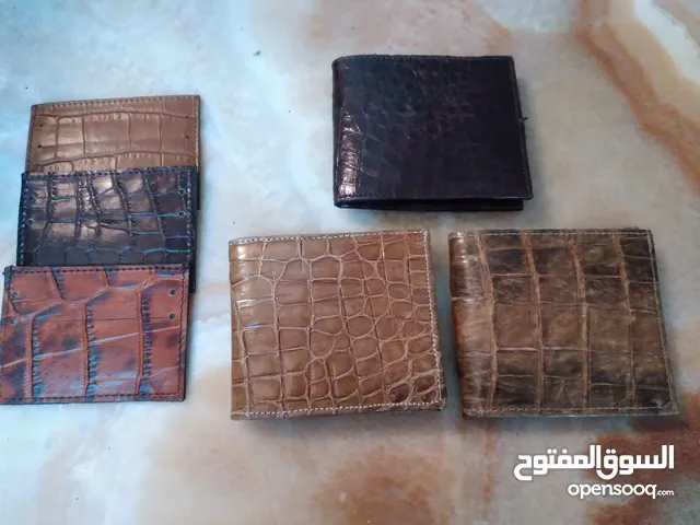محافظ جلد تمساح واحزمة جلد تمساح وثعبان ونعام