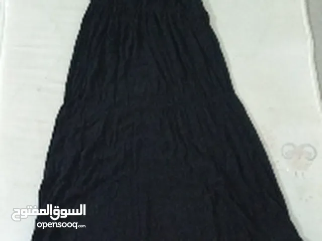 فستان اسود غير رسمي شبه جديد للبيع