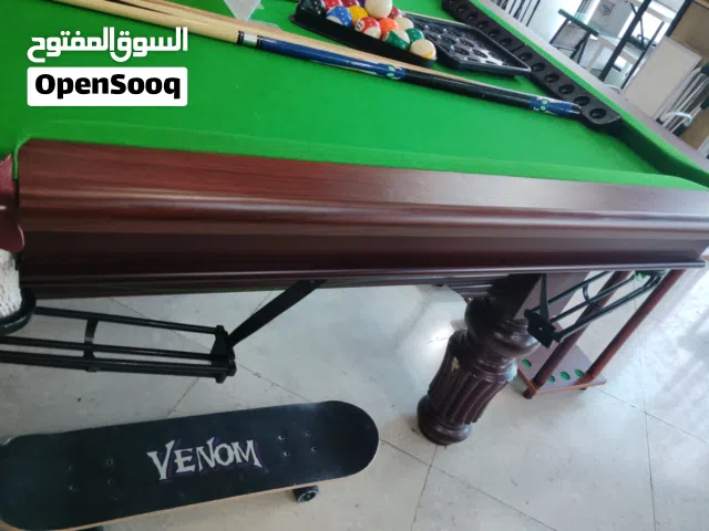 BILEARD TABLE 8 FEET NEW with acessories looks good