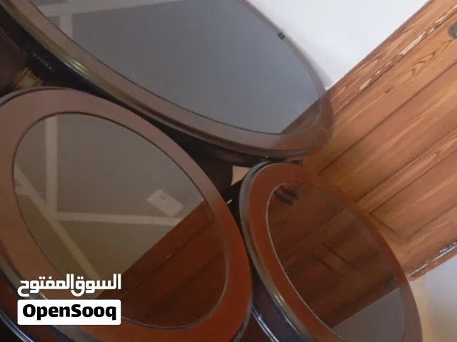 طاولات غرف المضافة